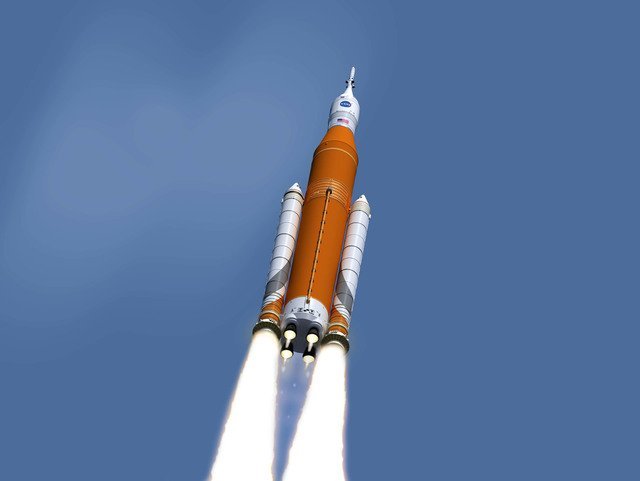 NASA, İnsanları Aya Geri Götürebilecek Roketi Test Etti